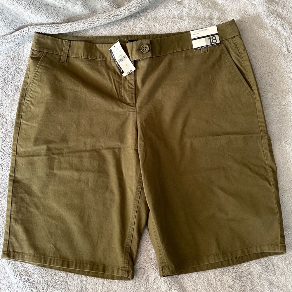 New NWT New York & Company Chino Bermuda Shorts size 18